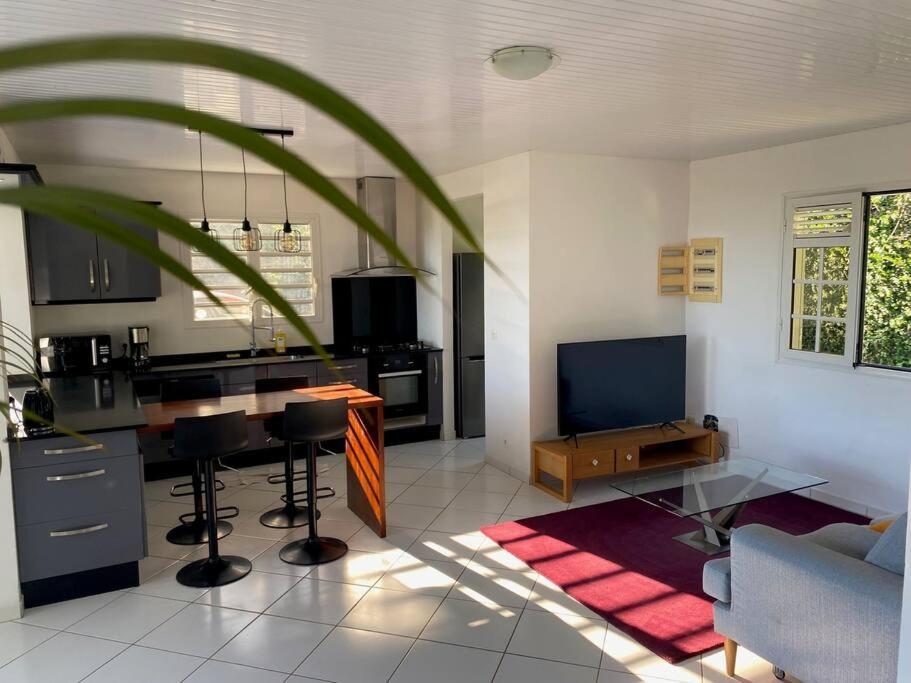 Les Terrasses De Maelle - Jolie Villa F4 Vue Mer Riviere-Salee Екстериор снимка